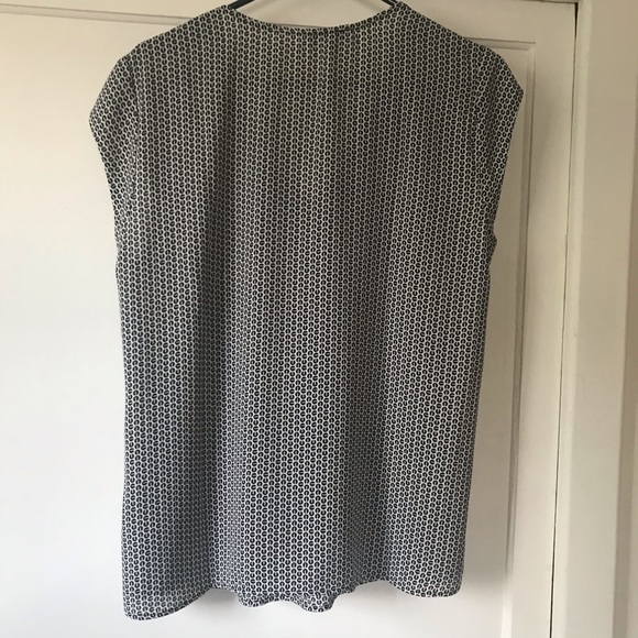 Black and white DR2 top - Picture 3 of 3